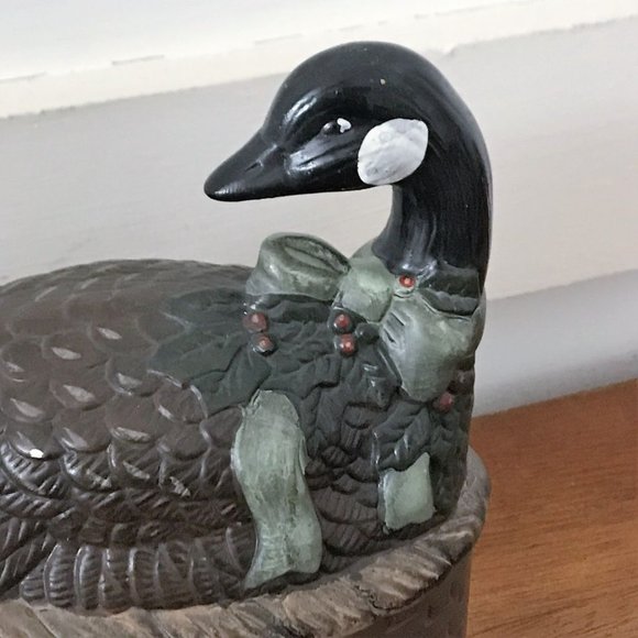 Vtg Christmas Canadian Goose Hand Painted Ceramic Candy Dish/Trinket Box Holiday - Picture 3 of 6